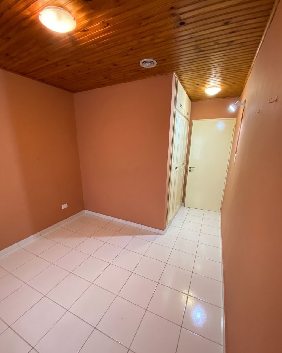 Dormitorio con placard empotrado